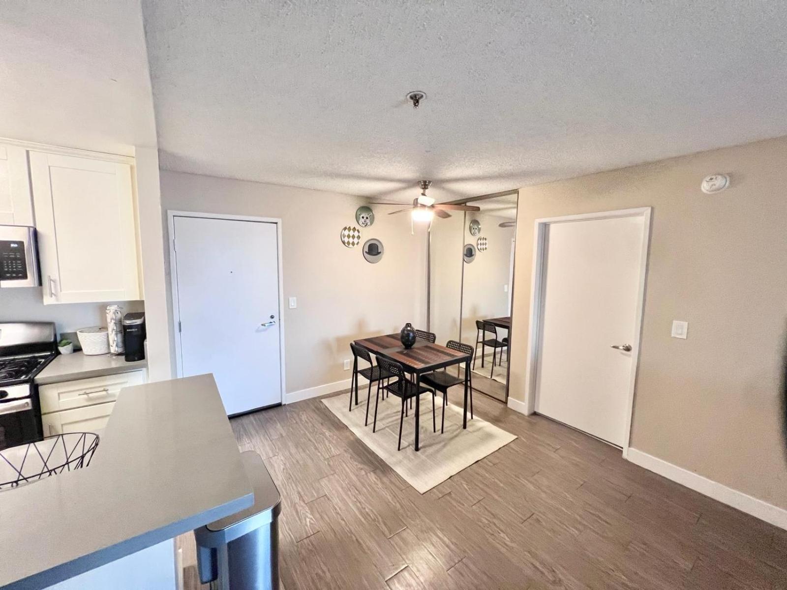 Hollywood Two Bedroom & Free Two Parking Spots Apartamento